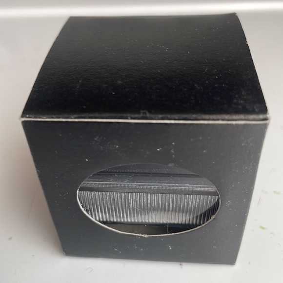 Flower earrings silver toned small dainty brand new - Picture 6 of 6